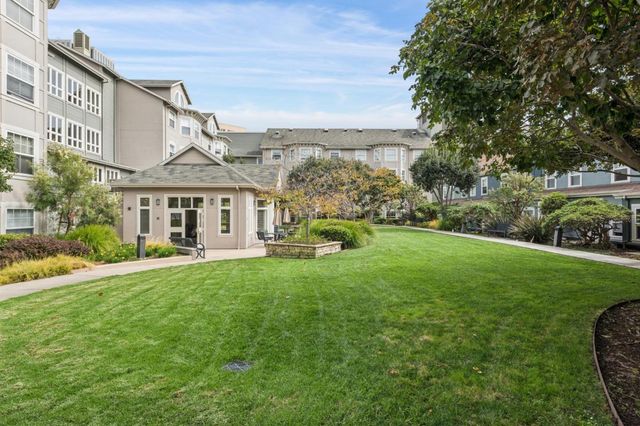 555 10th Street 102, Oakland, CA 94607