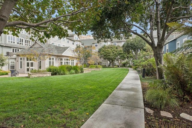 555 10th Street 102, Oakland, CA 94607