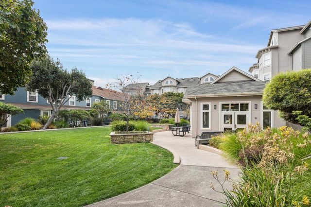 555 10th Street 102, Oakland, CA 94607