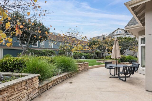 555 10th Street 102, Oakland, CA 94607