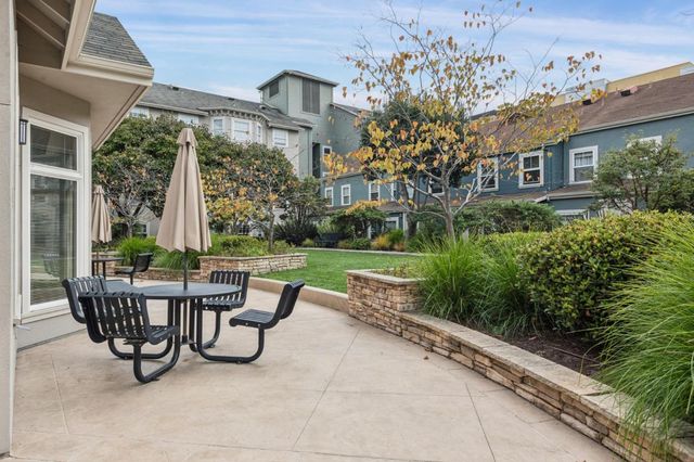 555 10th Street 102, Oakland, CA 94607