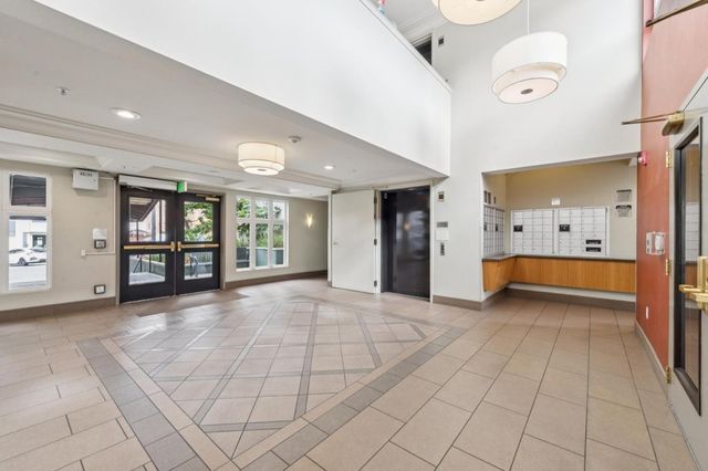 555 10th Street 102, Oakland, CA 94607