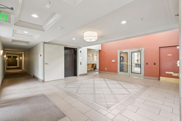 555 10th Street 102, Oakland, CA 94607