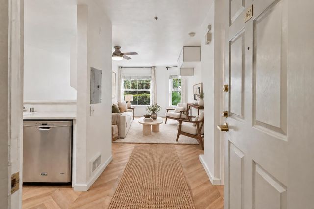 555 10th Street 102, Oakland, CA 94607