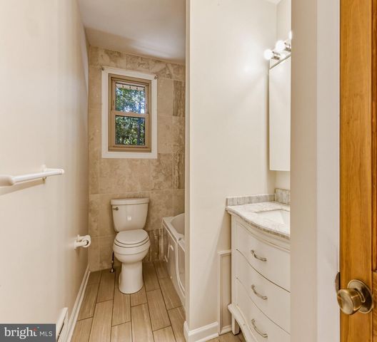60 SARATOGA RD, Stratford, NJ 08084