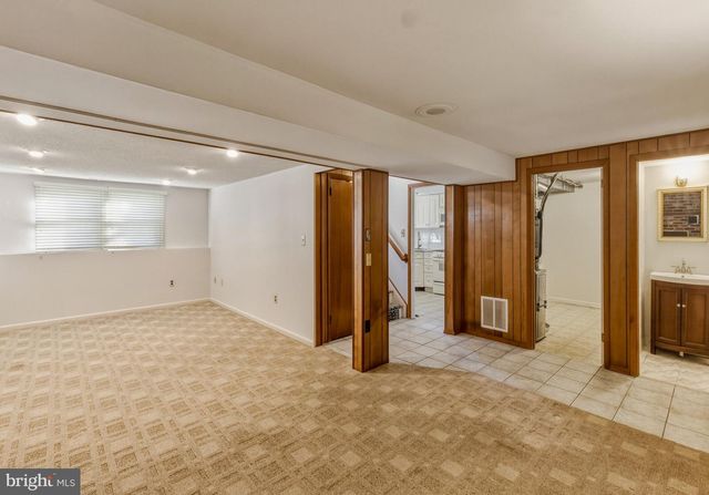 60 SARATOGA RD, Stratford, NJ 08084