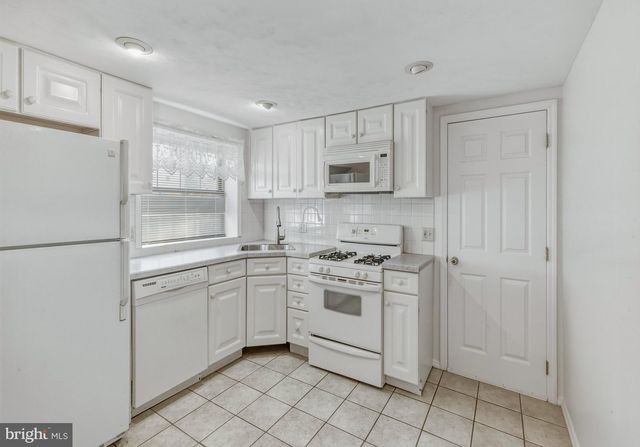 60 SARATOGA RD, Stratford, NJ 08084