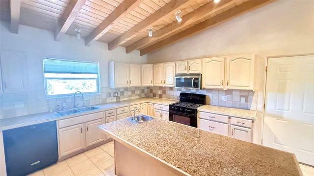 22 Camino Loma, Santa Fe, NM 87507