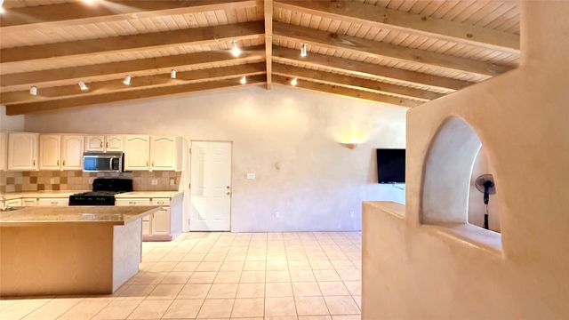 22 Camino Loma, Santa Fe, NM 87507