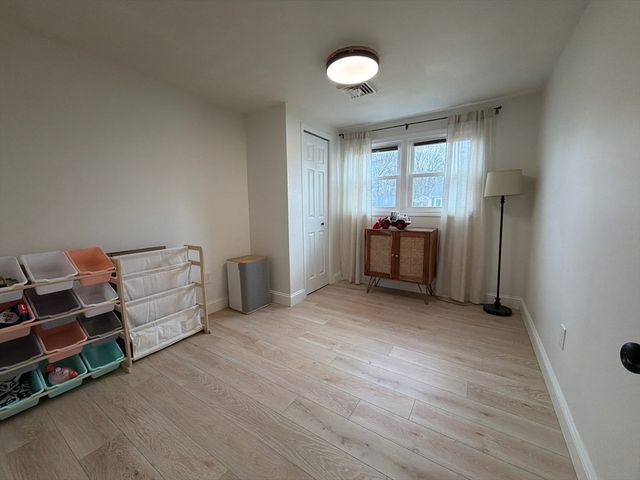 15 Rosedale Dr, Bristol, RI 02809