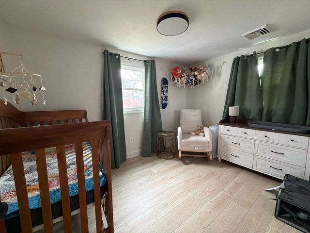 15 Rosedale Dr, Bristol, RI 02809