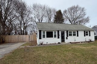 15 Rosedale Dr, Bristol, RI 02809