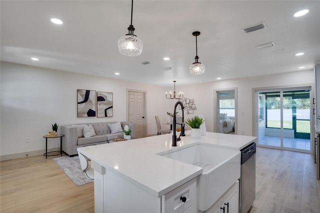 8496 118TH STREET, Seminole, FL 33772