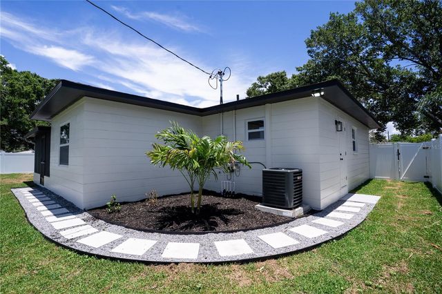 8496 118TH STREET, Seminole, FL 33772