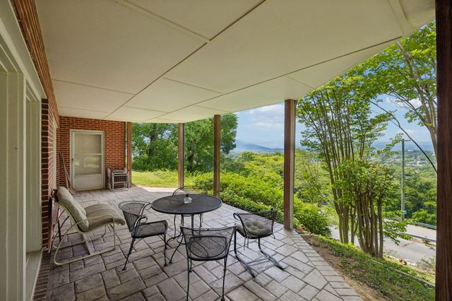 54 Shallowford Road, Chattanooga, TN 37404