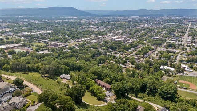 54 Shallowford Road, Chattanooga, TN 37404