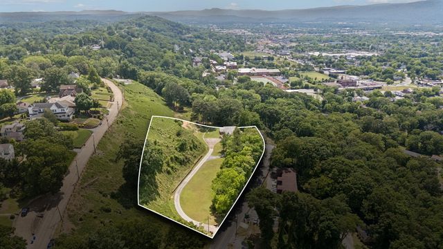 54 Shallowford Road, Chattanooga, TN 37404
