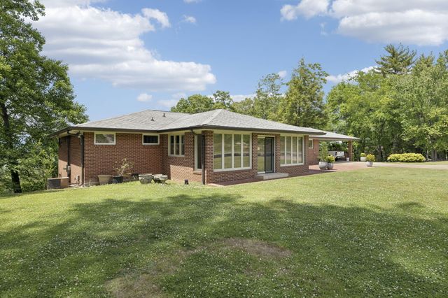54 Shallowford Road, Chattanooga, TN 37404