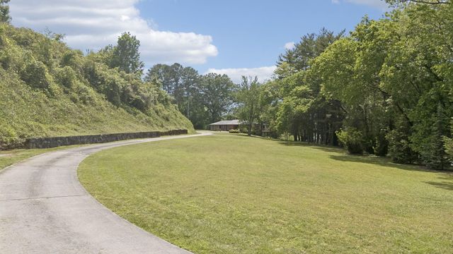 54 Shallowford Road, Chattanooga, TN 37404