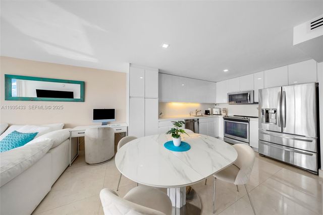 465 Ocean Dr 1008, Miami Beach, FL 33139