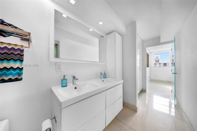 465 Ocean Dr 1008, Miami Beach, FL 33139