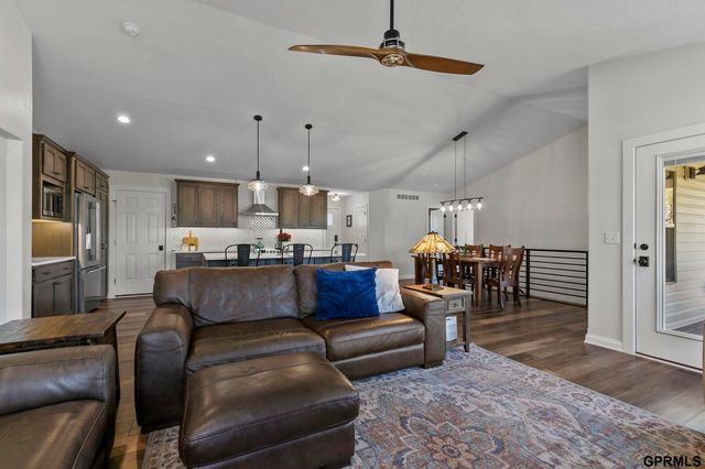 1617 NW 54th Court, Lincoln, NE 68528