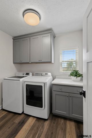 1617 NW 54th Court, Lincoln, NE 68528