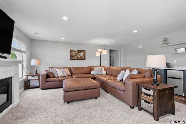 1617 NW 54th Court, Lincoln, NE 68528