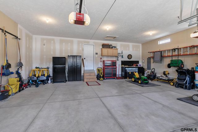 1617 NW 54th Court, Lincoln, NE 68528
