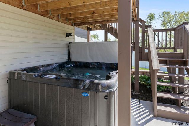1617 NW 54th Court, Lincoln, NE 68528