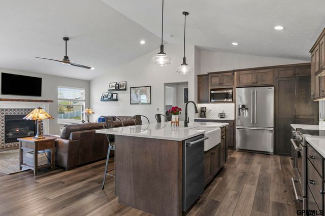 1617 NW 54th Court, Lincoln, NE 68528