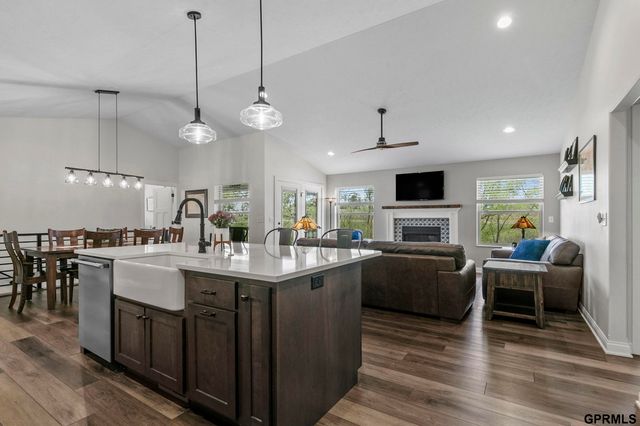 1617 NW 54th Court, Lincoln, NE 68528