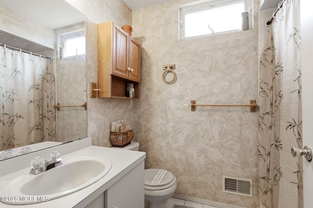 38 Kentucky Way, Freehold, NJ 07728