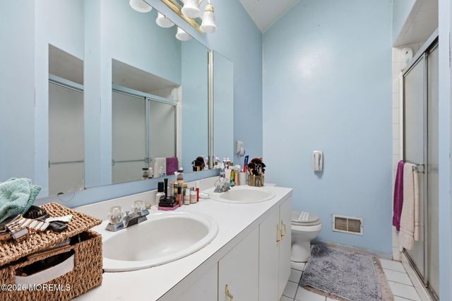 38 Kentucky Way, Freehold, NJ 07728