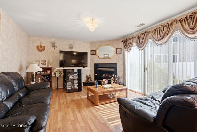 38 Kentucky Way, Freehold, NJ 07728