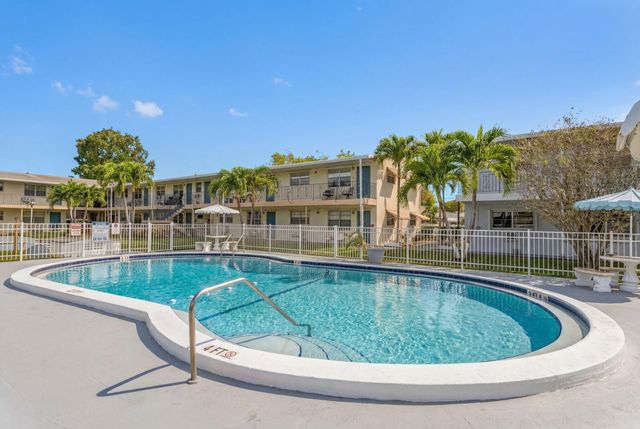 7401 Pines Boulevard 201, Pembroke Pines, FL 33024