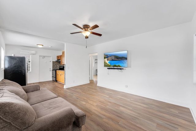 7401 Pines Boulevard 201, Pembroke Pines, FL 33024