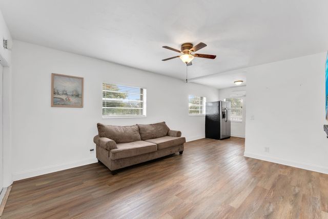 7401 Pines Boulevard 201, Pembroke Pines, FL 33024