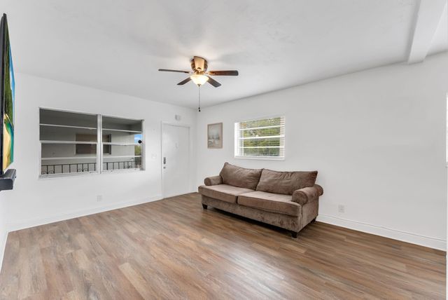 7401 Pines Boulevard 201, Pembroke Pines, FL 33024