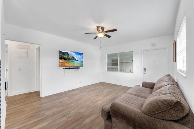 7401 Pines Boulevard 201, Pembroke Pines, FL 33024