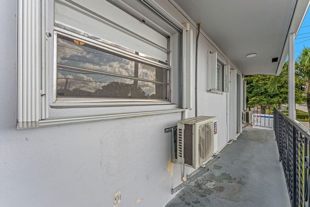 7401 Pines Boulevard 201, Pembroke Pines, FL 33024