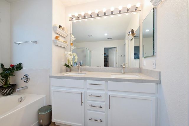 1136 Kensington Ln, Lincoln, CA 95648