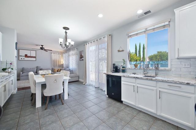 1136 Kensington Ln, Lincoln, CA 95648