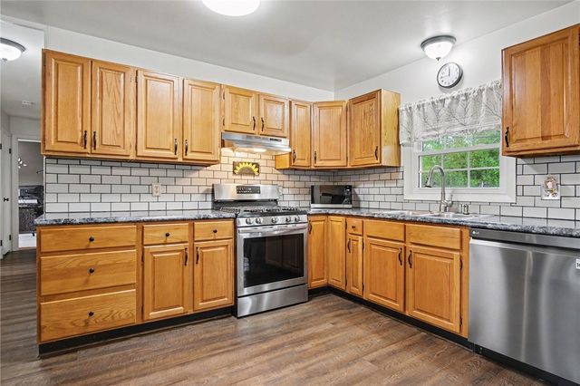 41 Authors Avenue, Henrietta, NY 14467