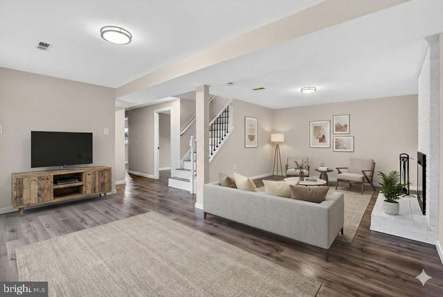 13418 HILLENDALE DR, Woodbridge, VA 22193