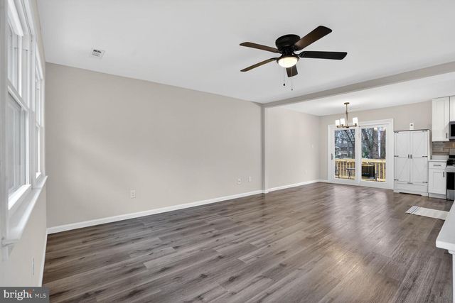 13418 HILLENDALE DR, Woodbridge, VA 22193