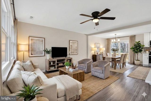 13418 HILLENDALE DR, Woodbridge, VA 22193