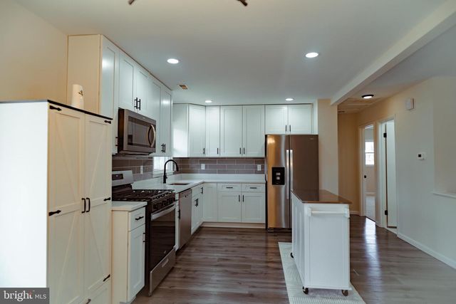 13418 HILLENDALE DR, Woodbridge, VA 22193