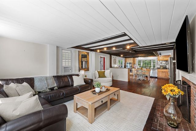 206 South St, Northborough, MA 01532