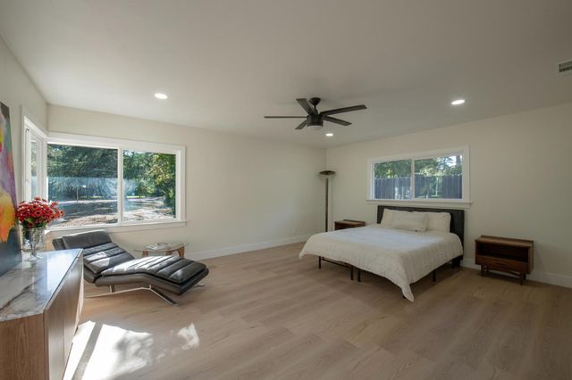 609 E Hampton, Fresno, CA 93704